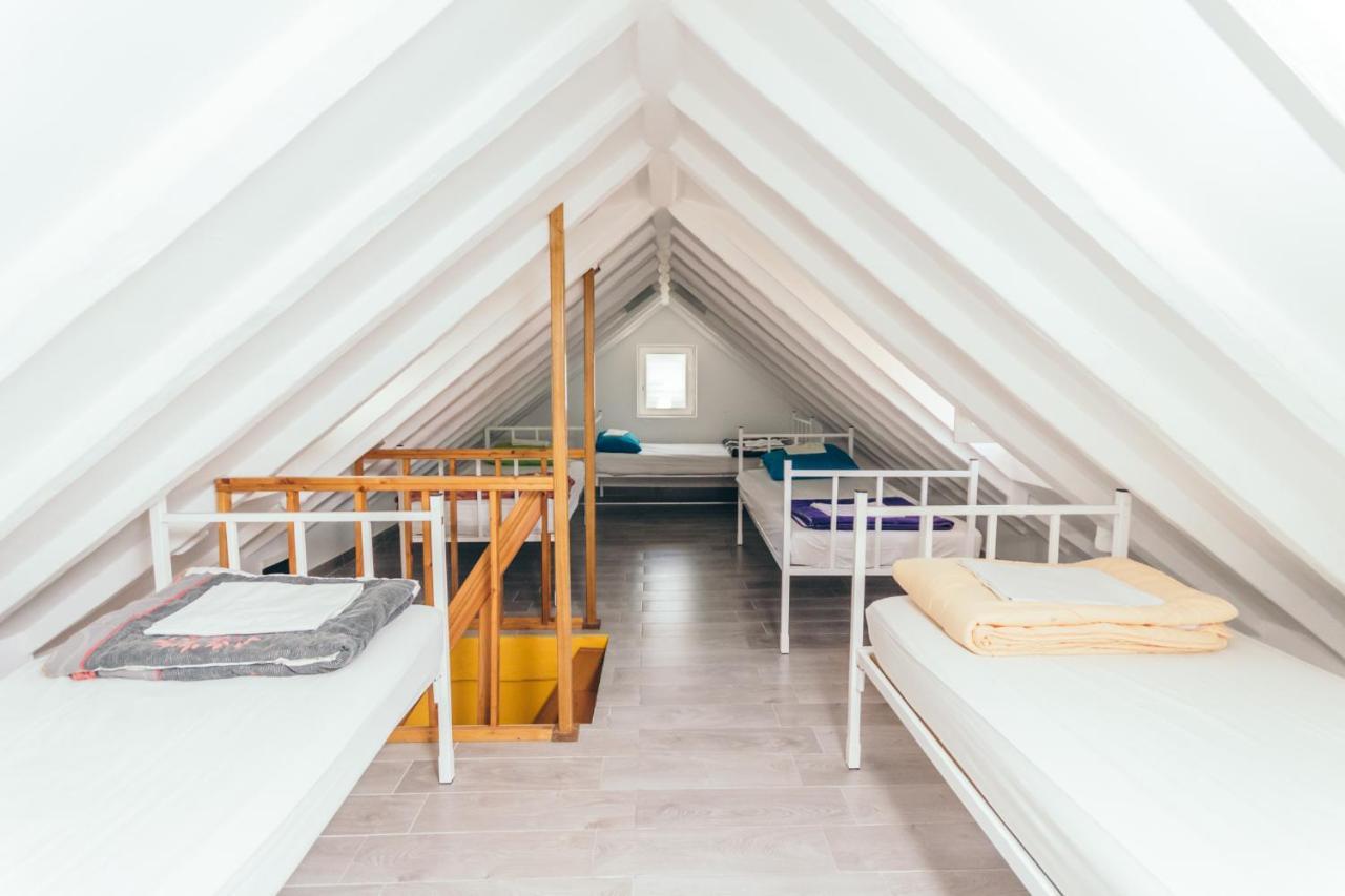 Booze&snooze Hostel *